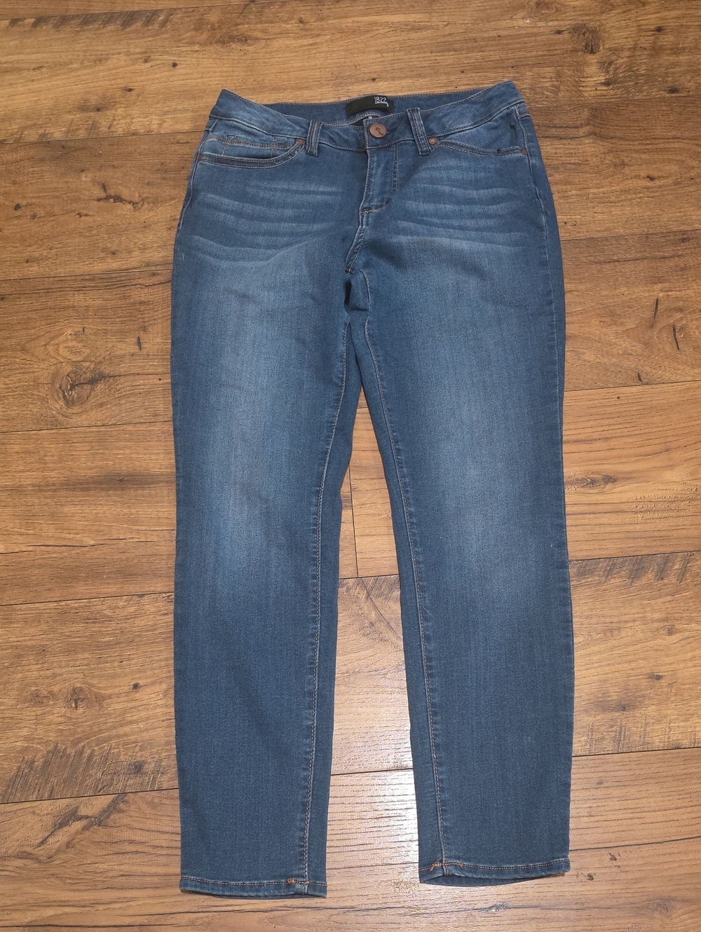 1822 Denim Women's Skinny Jeans in Medium Blue Wash